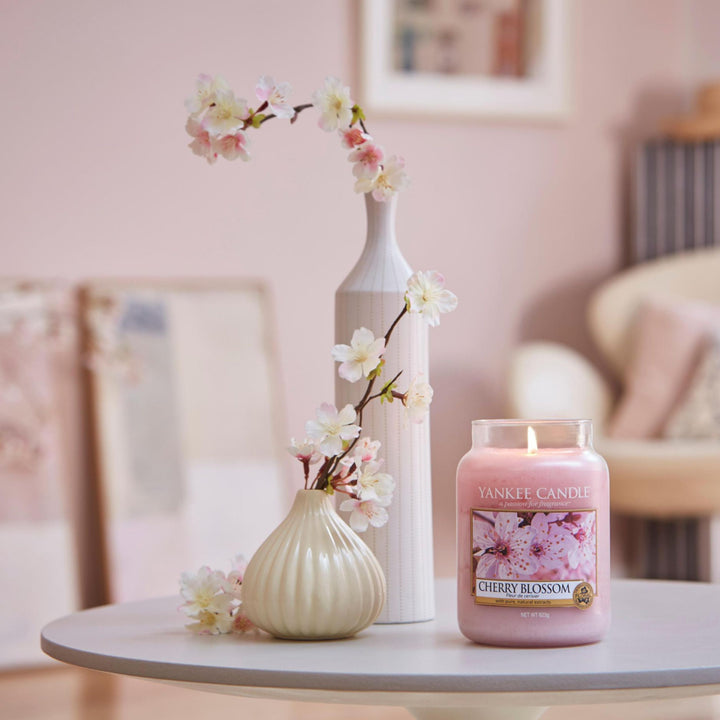 Yankee Candle Cherry Blossom Duftkerze - mittel (411g)